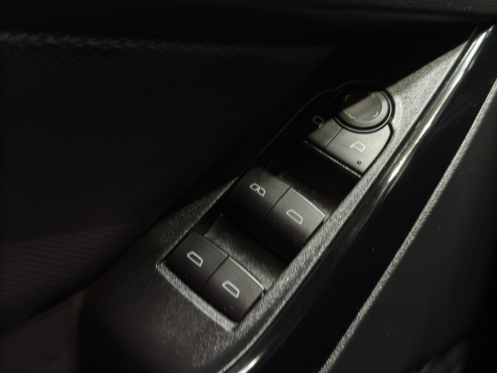 Used 2025 Chevrolet Equinox LT w/ Convenience Package II image 33