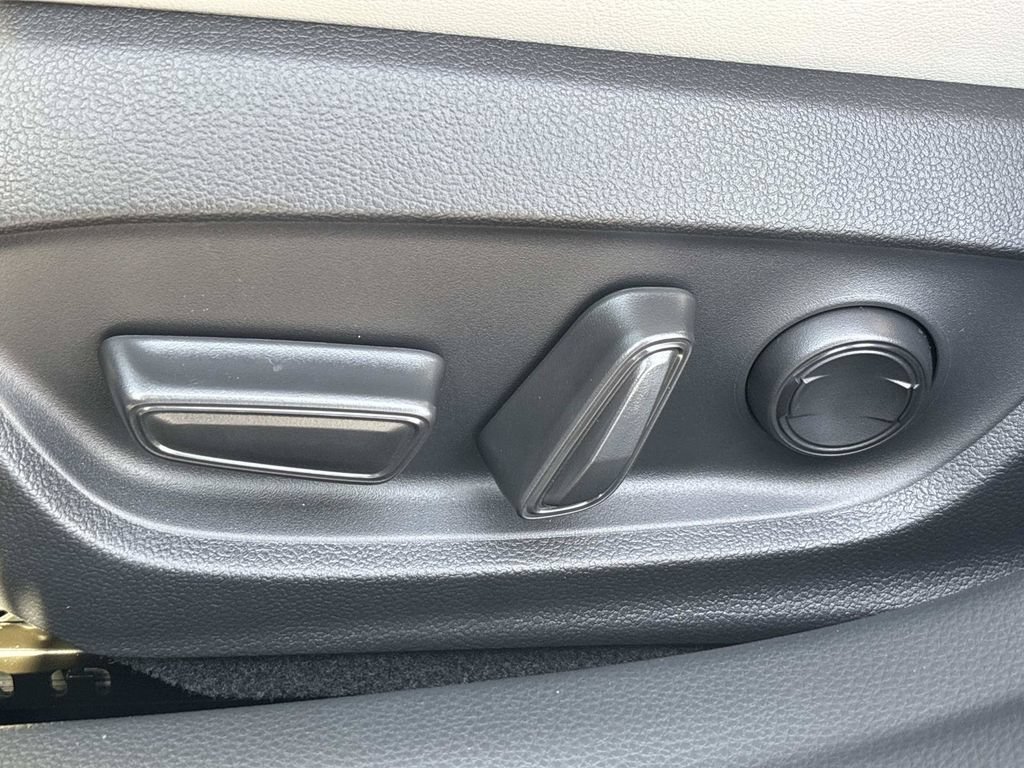 New 2026 Toyota Prius XLE FWD image 28
