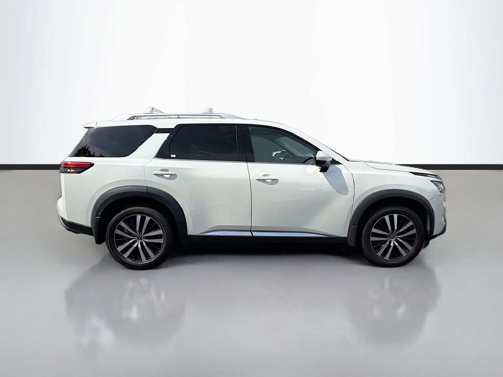 Used 2023 Nissan Pathfinder Platinum w/ Cargo Package AWD/4WD image 4