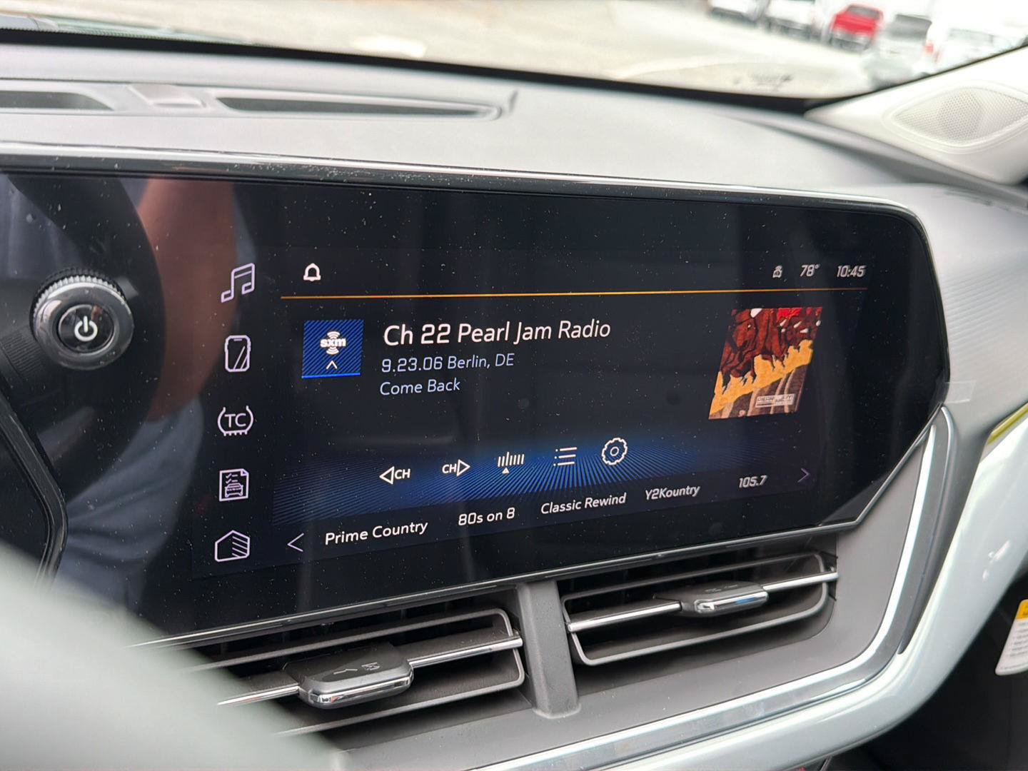 New 2026 Chevrolet Trax LT w/ Midnight Edition FWD image 23