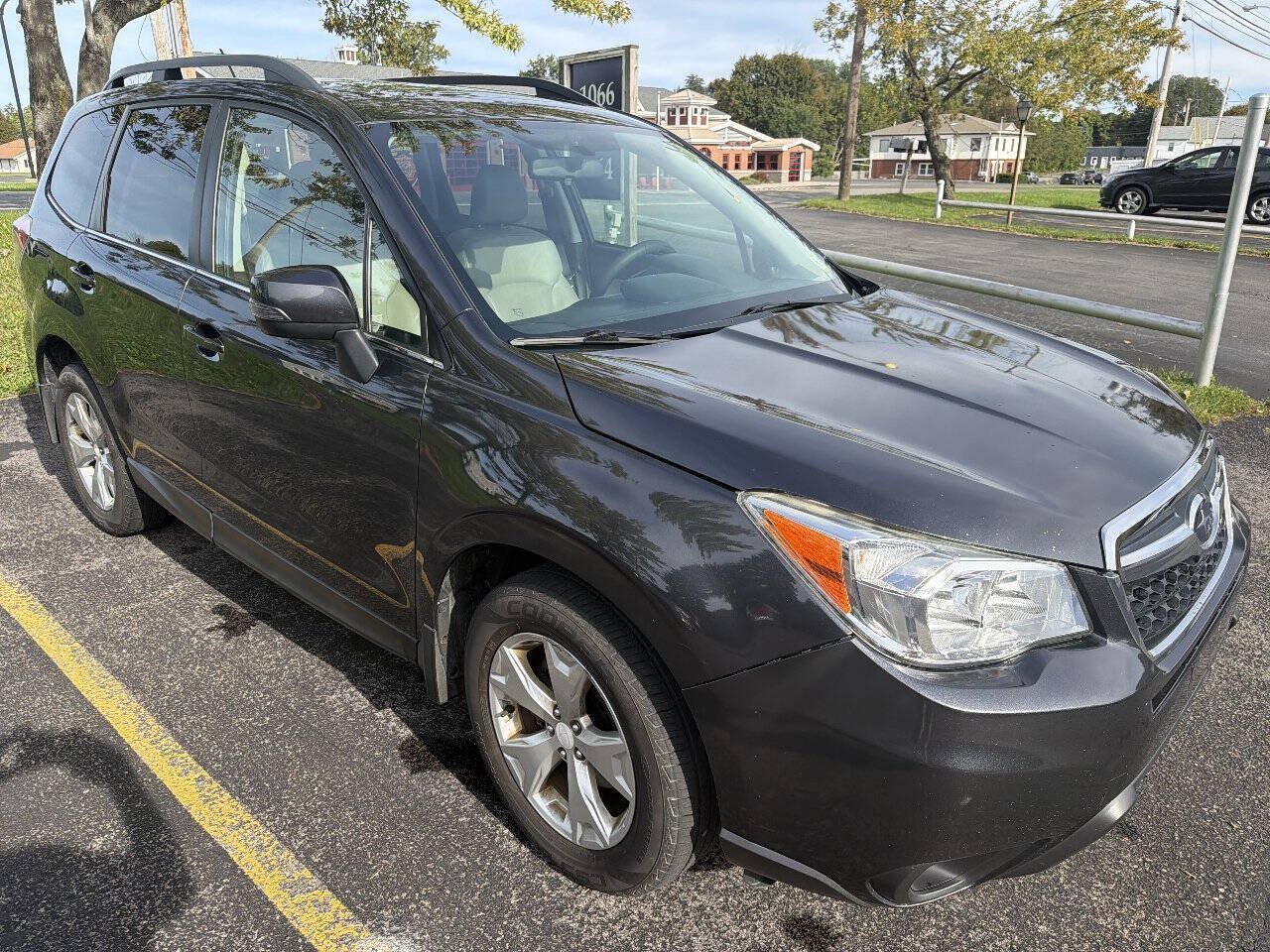 Used 2014 Subaru Forester 2.5i Touring AWD/4WD image 2