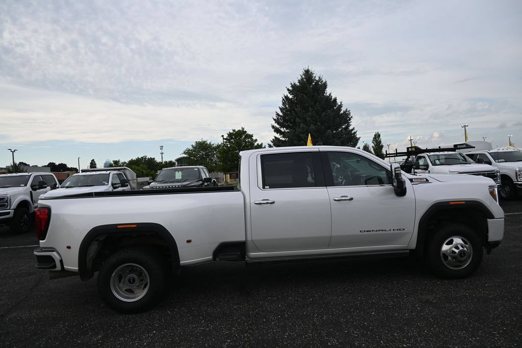 Used 2023 GMC Sierra 3500 Denali w/ Denali Ultimate Package AWD/4WD image 11