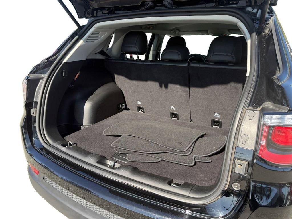 Used 2018 Jeep Compass Latitude w/ Popular Equipment Group image 11