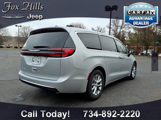 New 2026 Chrysler Pacifica Limited image 9