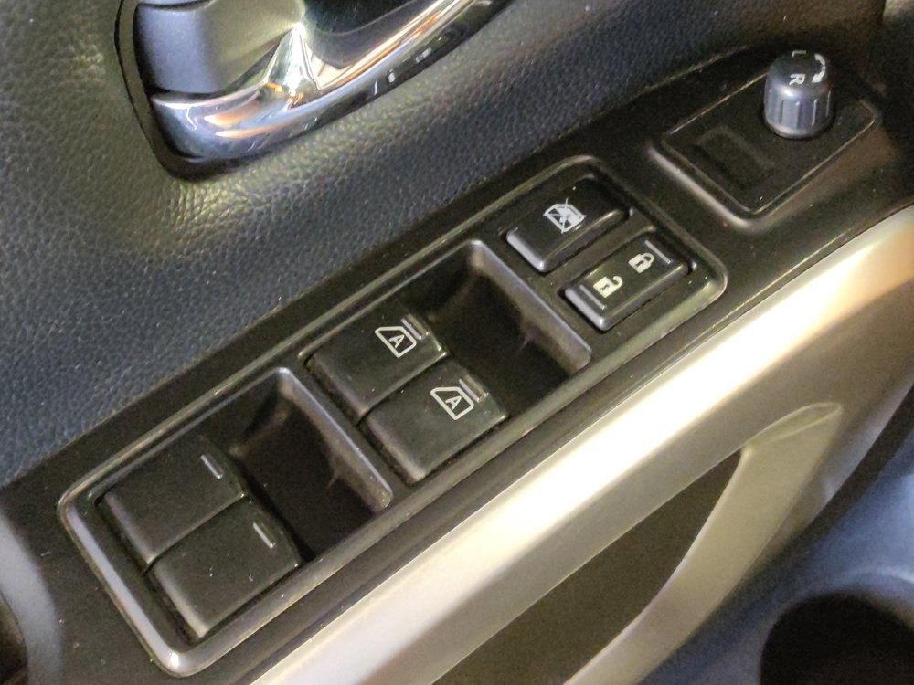 Used 2017 Nissan Titan SV RWD image 27