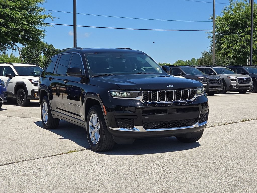 Used 2022 Jeep Grand Cherokee L Laredo w/ Luxury Tech Group I AWD/4WD image 1