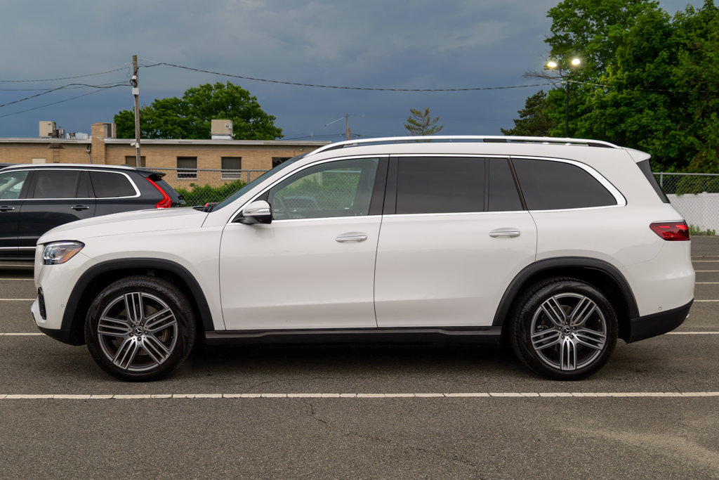 Used 2024 Mercedes-Benz GLS 450 4MATIC image 4