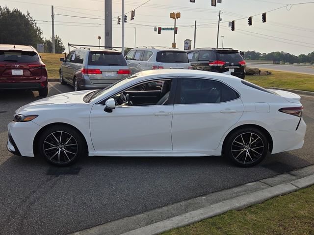 Used 2021 Toyota Camry SE FWD image 4