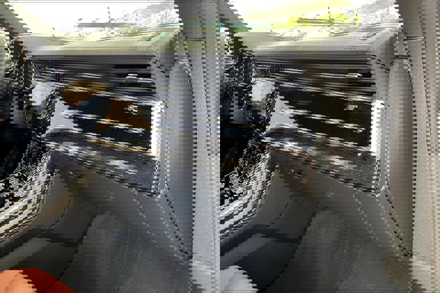 Used 2023 Audi Q8 Prestige w/ Prestige Package image 19