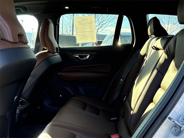 Used 2024 Volvo V60 B5 Cross Country Ultimate image 22