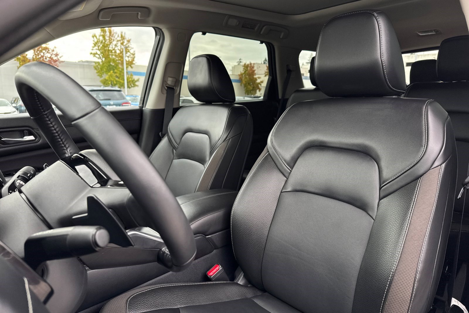 Used 2024 Nissan Pathfinder SL w/ SL Premium Package image 5