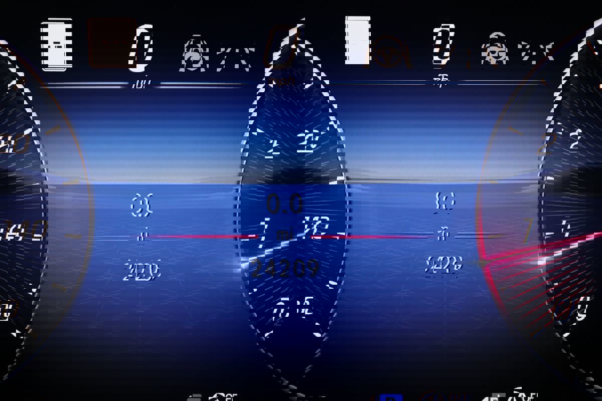 Used 2024 Mercedes-Benz GLC 300 4MATIC w/ AMG Line image 20