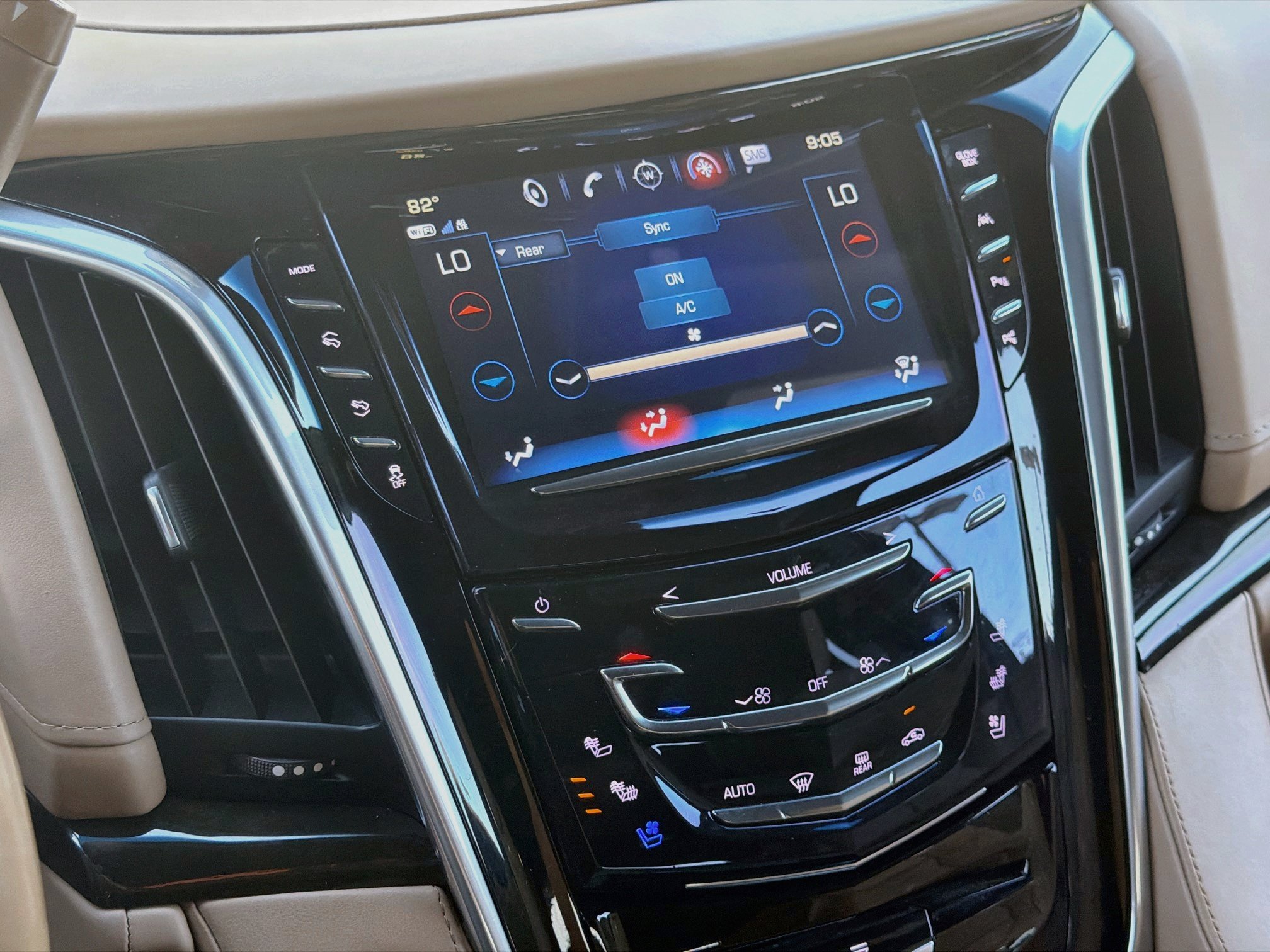 Used 2019 Cadillac Escalade ESV Platinum AWD/4WD image 16