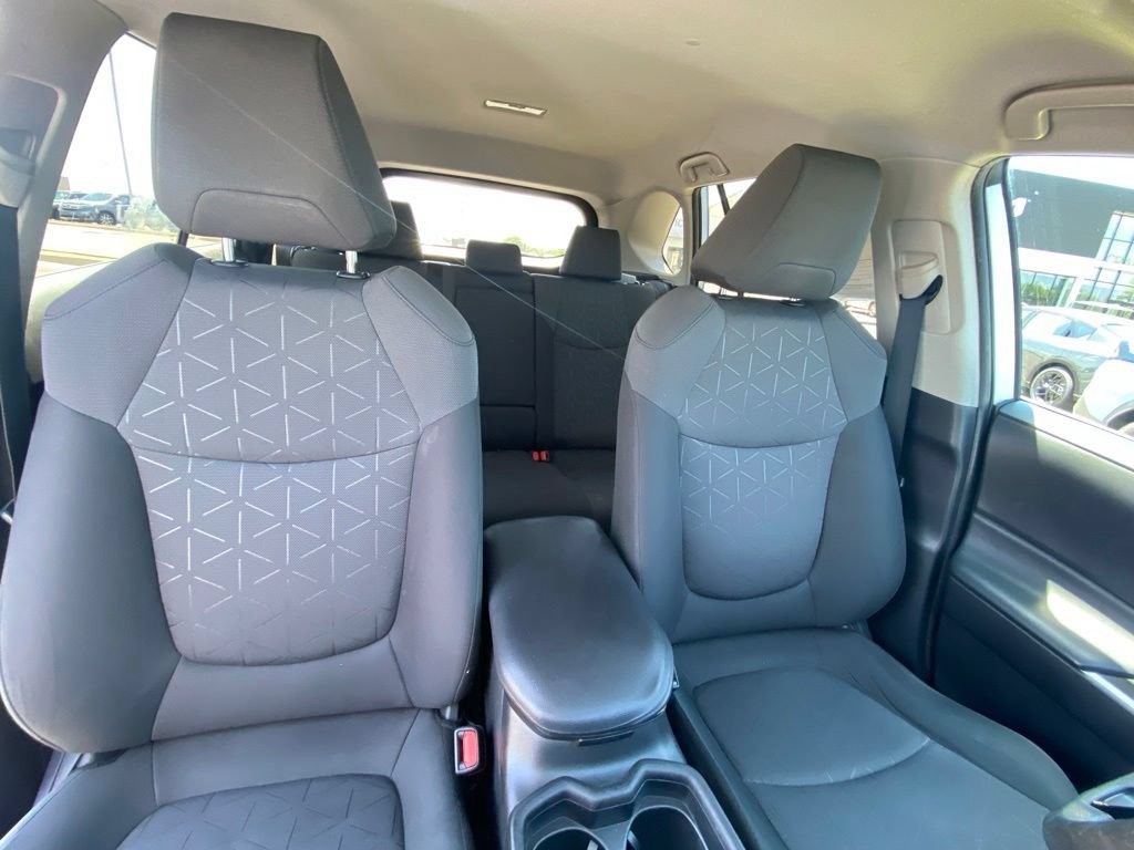 Used 2021 Toyota RAV4 XLE FWD image 29