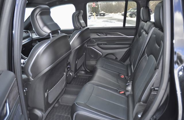 Used 2024 Jeep Grand Cherokee Overland w/ Luxury Tech Group IV image 36