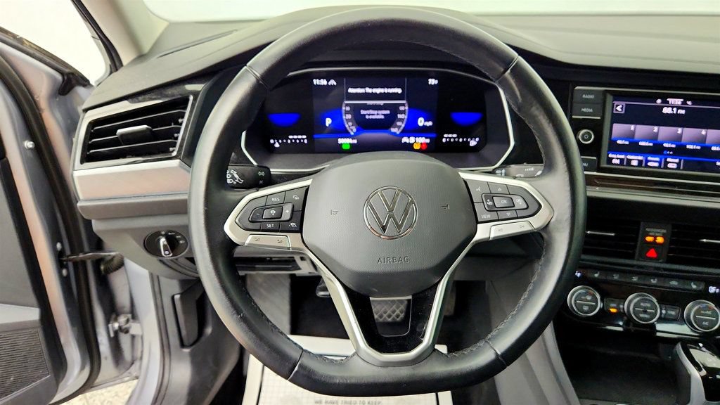 Used 2024 Volkswagen Jetta SE FWD image 11