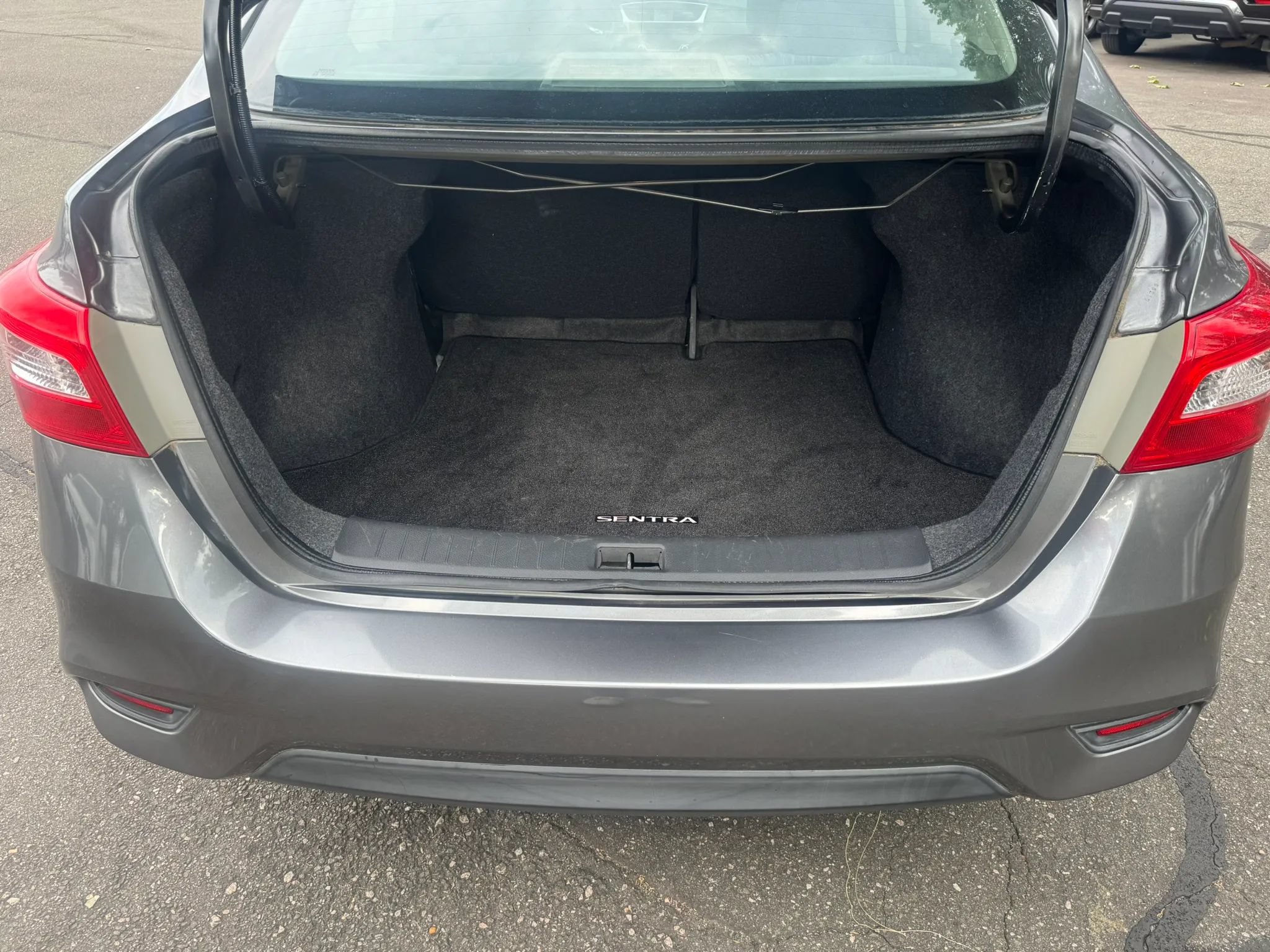 Used 2016 Nissan Sentra SV FWD image 19