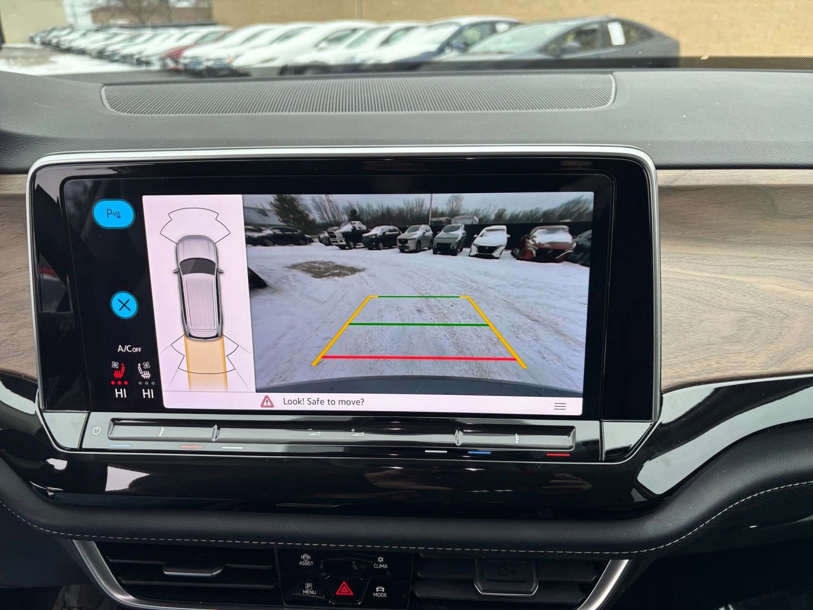 Used 2025 Volkswagen Atlas SE image 17