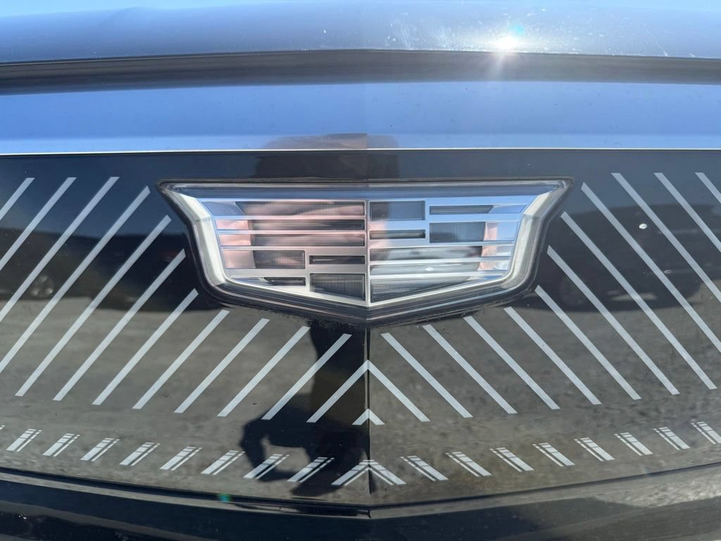 Certified 2025 Cadillac Optiq Luxury 2 w/ LPO, Floor Liner Package AWD/4WD image 17