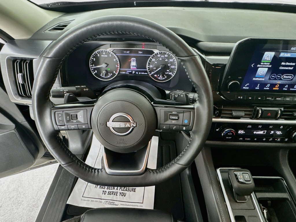 Used 2025 Nissan Pathfinder SL FWD image 14