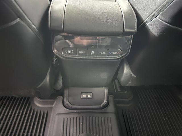Used 2023 Toyota Highlander XLE AWD/4WD image 20
