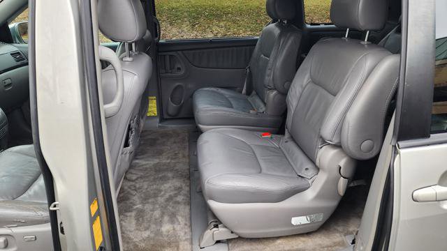 Used 2005 Toyota Sienna XLE Limited image 18