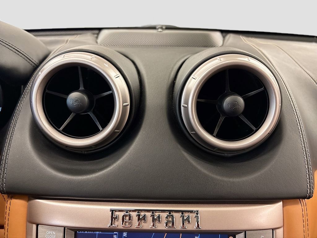 Used 2014 Ferrari California image 13