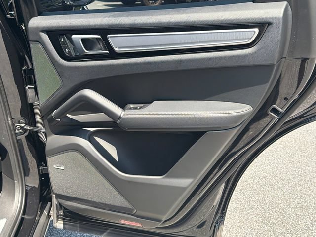 Used 2022 Porsche Cayenne Platinum Edition AWD/4WD image 18