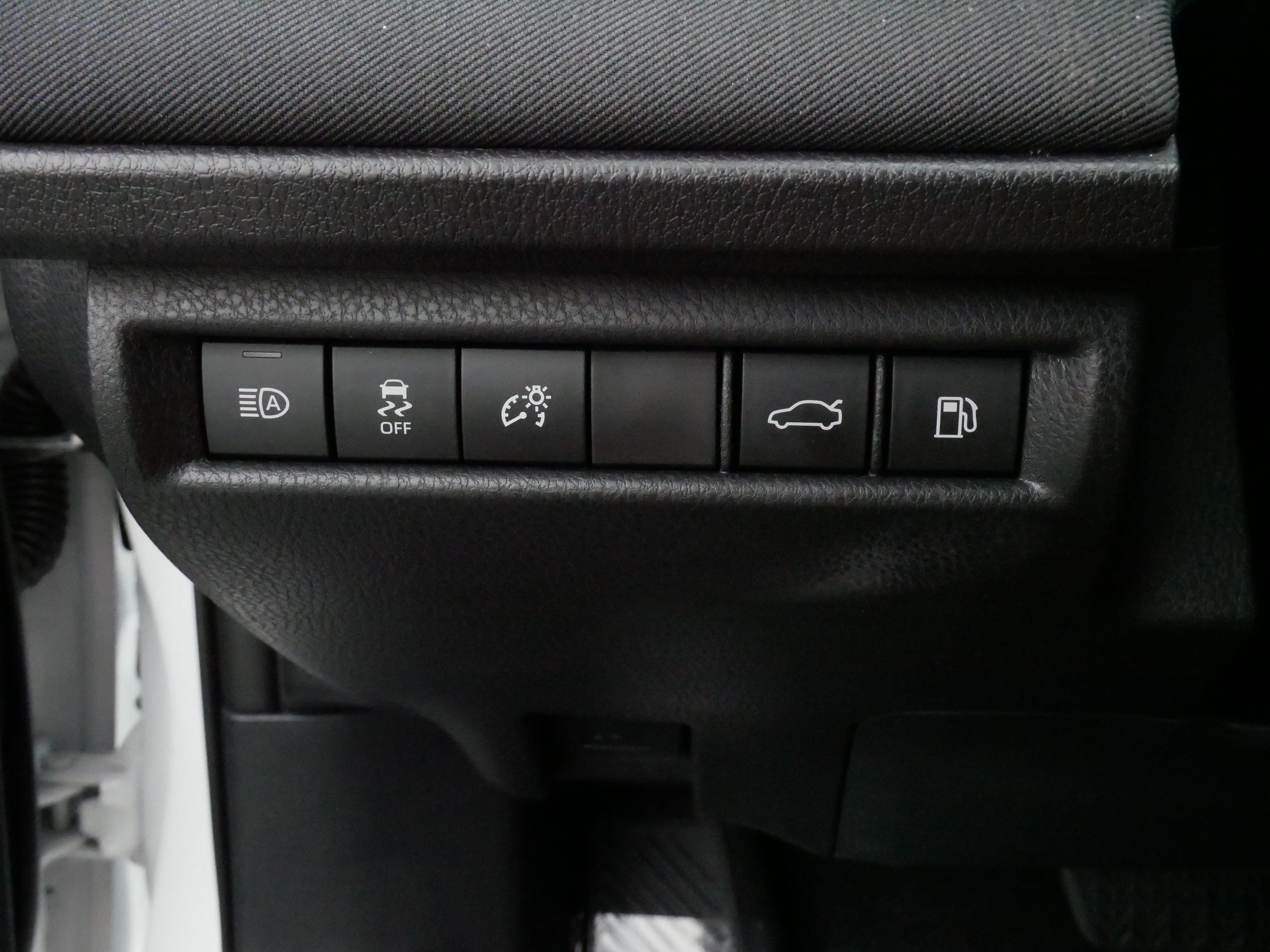 Certified 2026 Toyota Camry LE FWD image 28