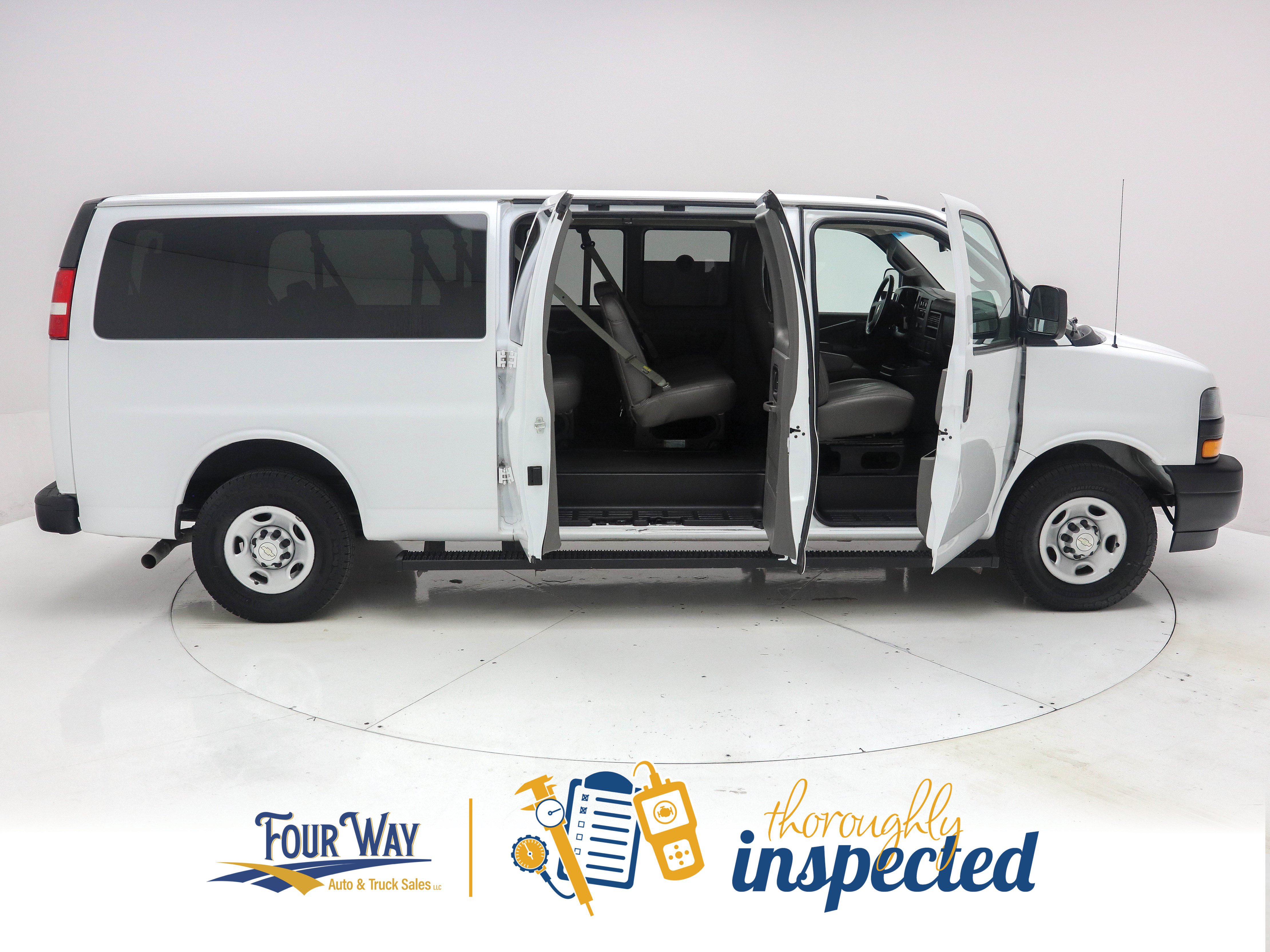 Used 2021 Chevrolet Express 3500 LS RWD image 3