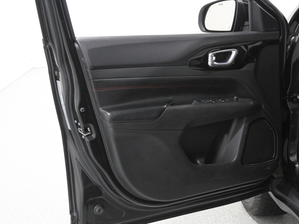 Used 2022 Jeep Compass Trailhawk w/ Trailhawk Convenience Group image 4