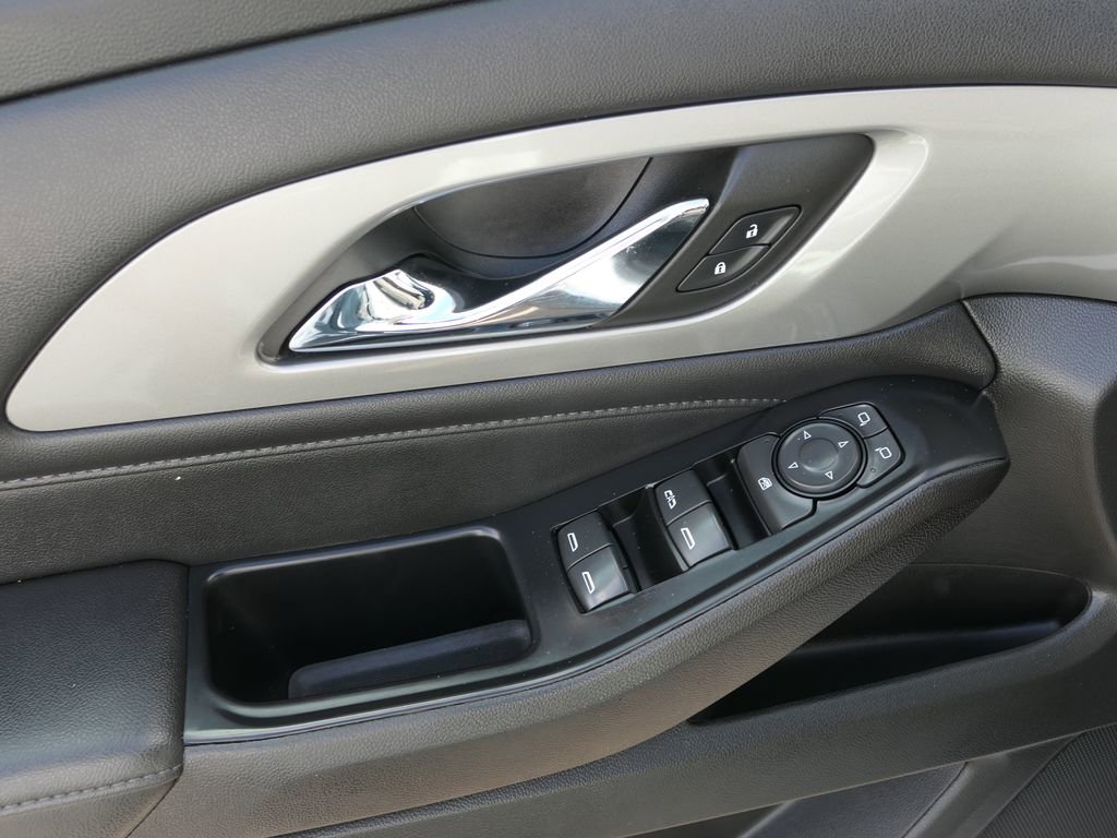 Used 2023 Chevrolet Traverse LT image 13