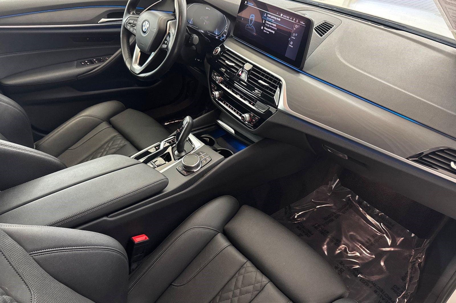 Certified 2023 BMW 530e w/ Convenience Package RWD image 33