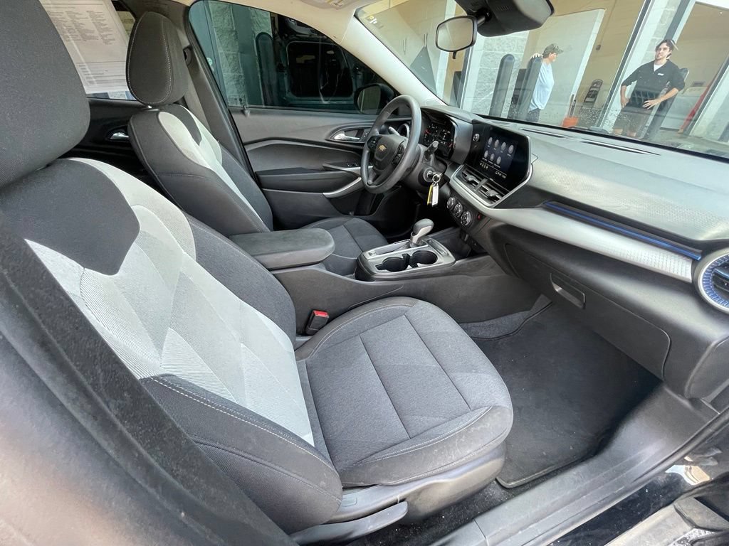 Used 2024 Chevrolet Trax LS FWD image 29
