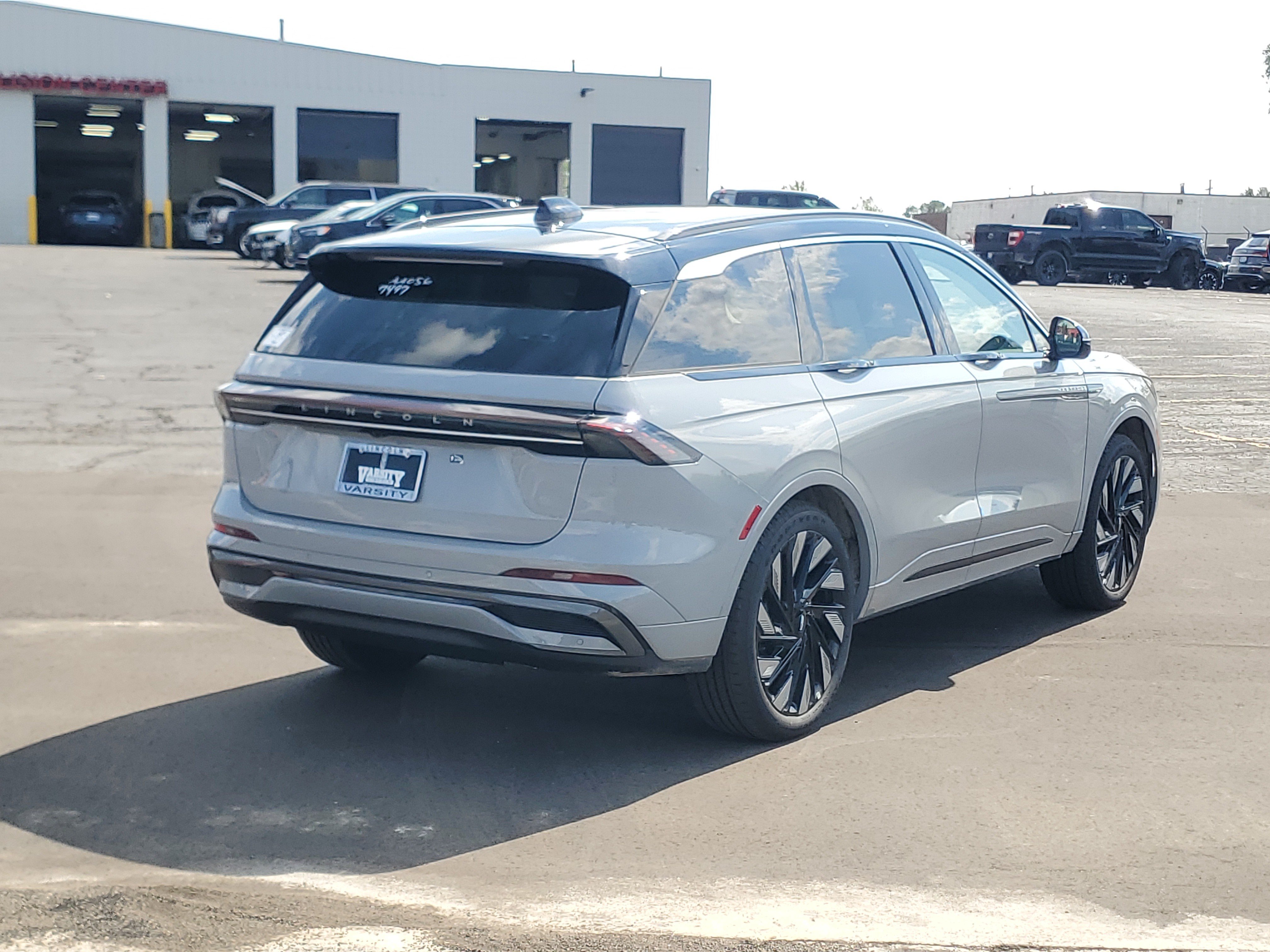New 2026 Lincoln Nautilus Black Label w/ Jet Appearance Package AWD/4WD image 4