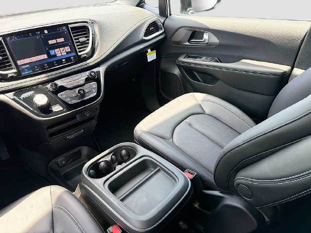 New 2027 Chrysler Pacifica Select FWD image 24