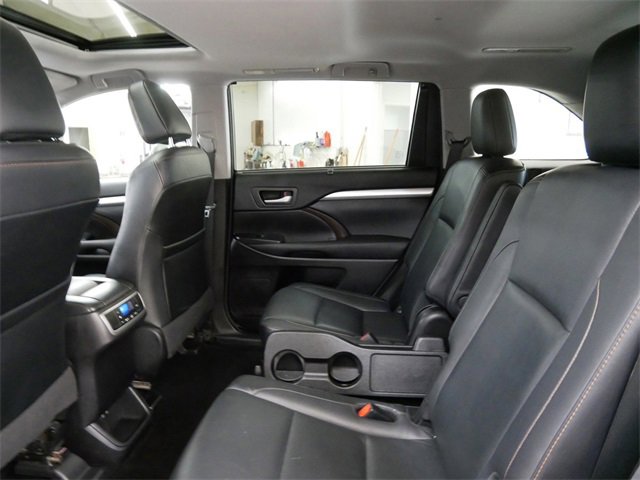 Used 2017 Toyota Highlander XLE image 9