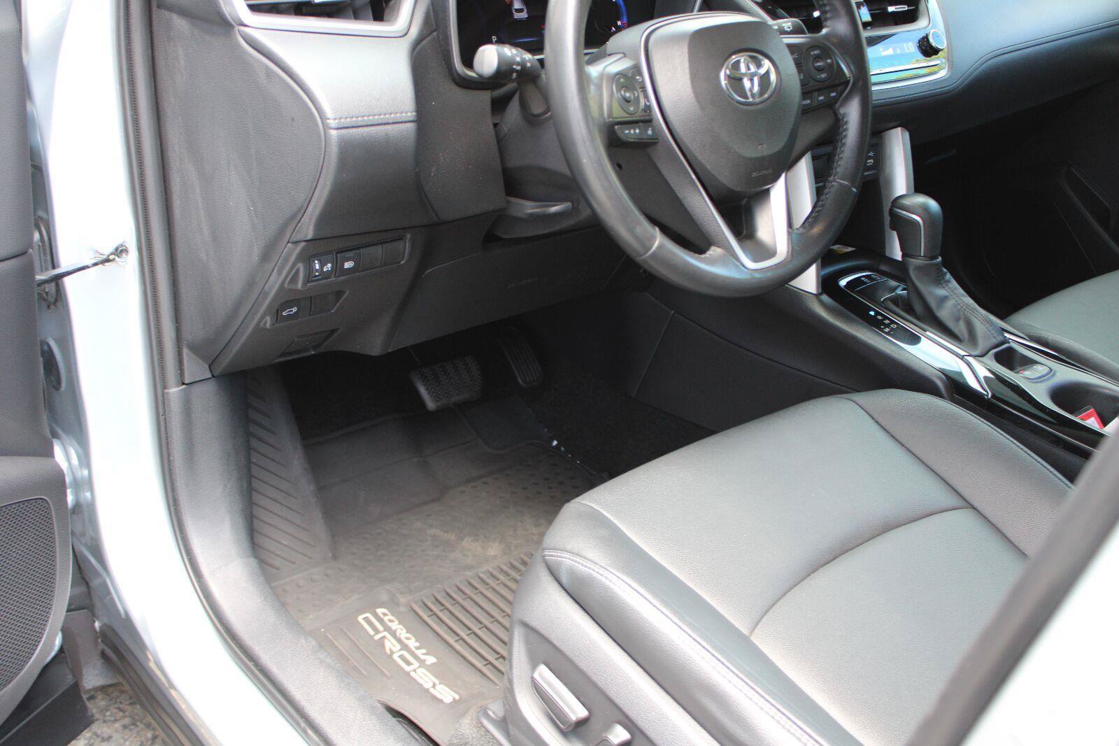 Used 2022 Toyota Corolla Cross XLE w/ Convenience Package FWD image 48
