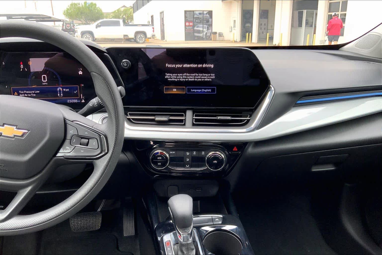 Used 2025 Chevrolet Trax LT FWD image 7