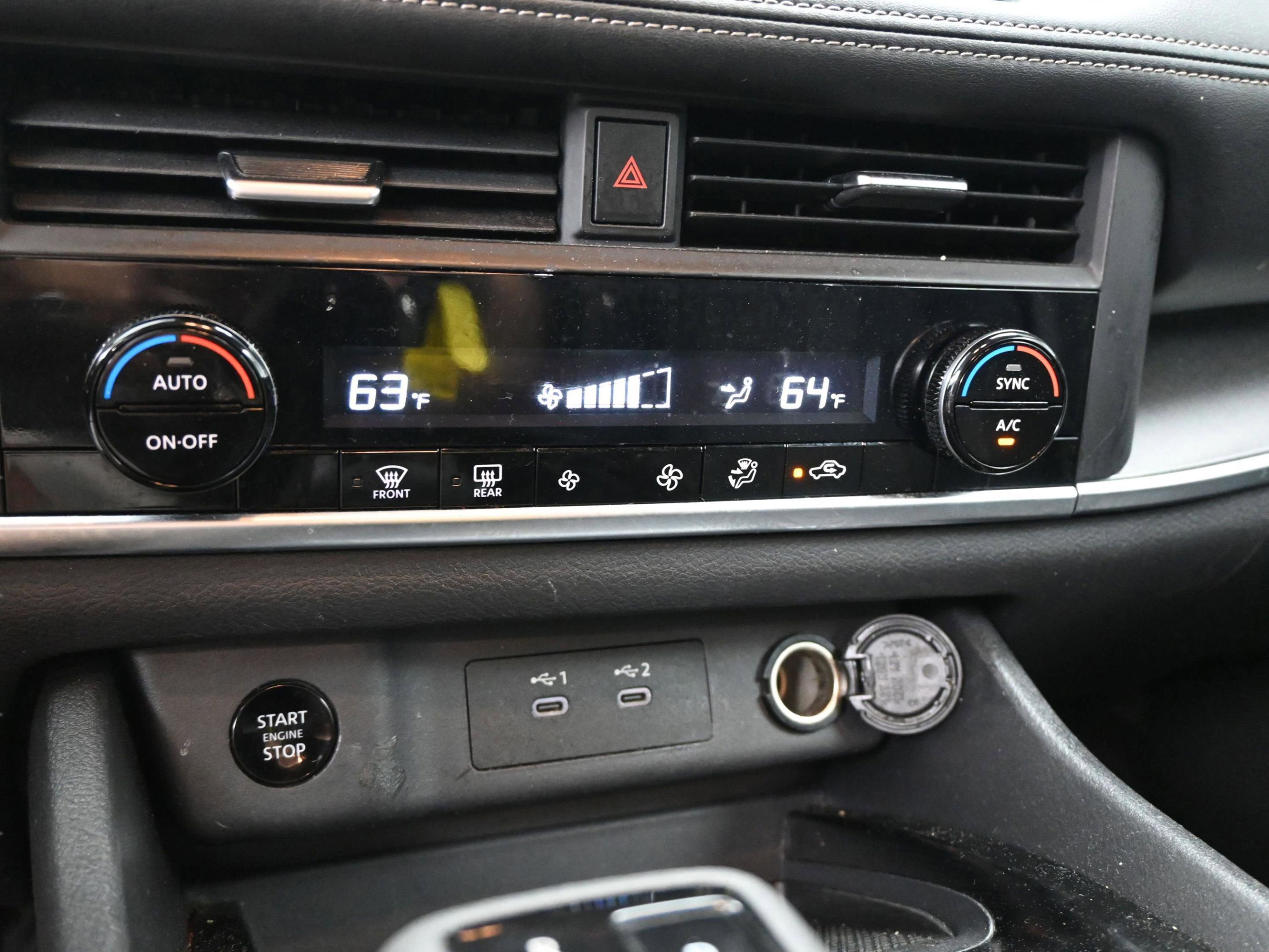 Used 2025 Nissan Rogue SV image 30