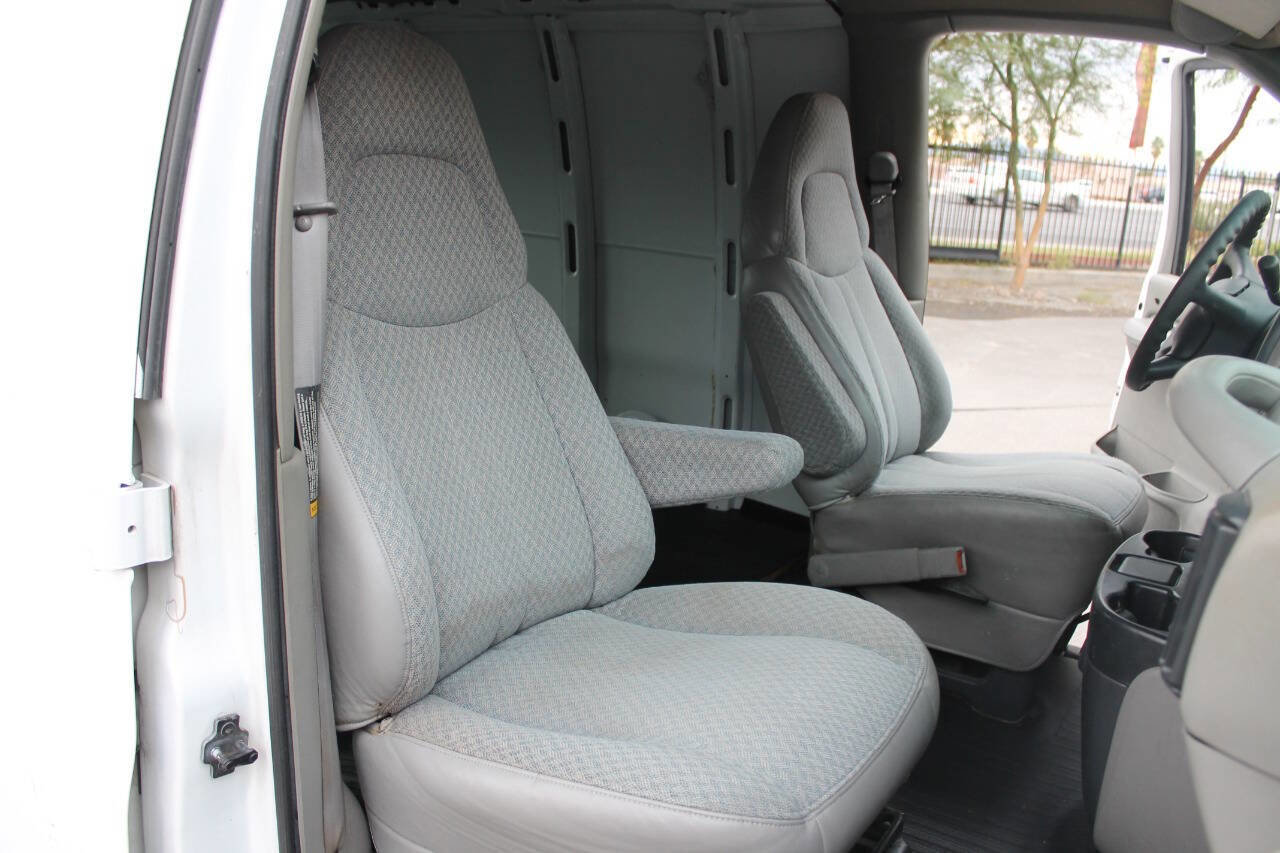 Used 1998 GMC Savana 2500 image 27