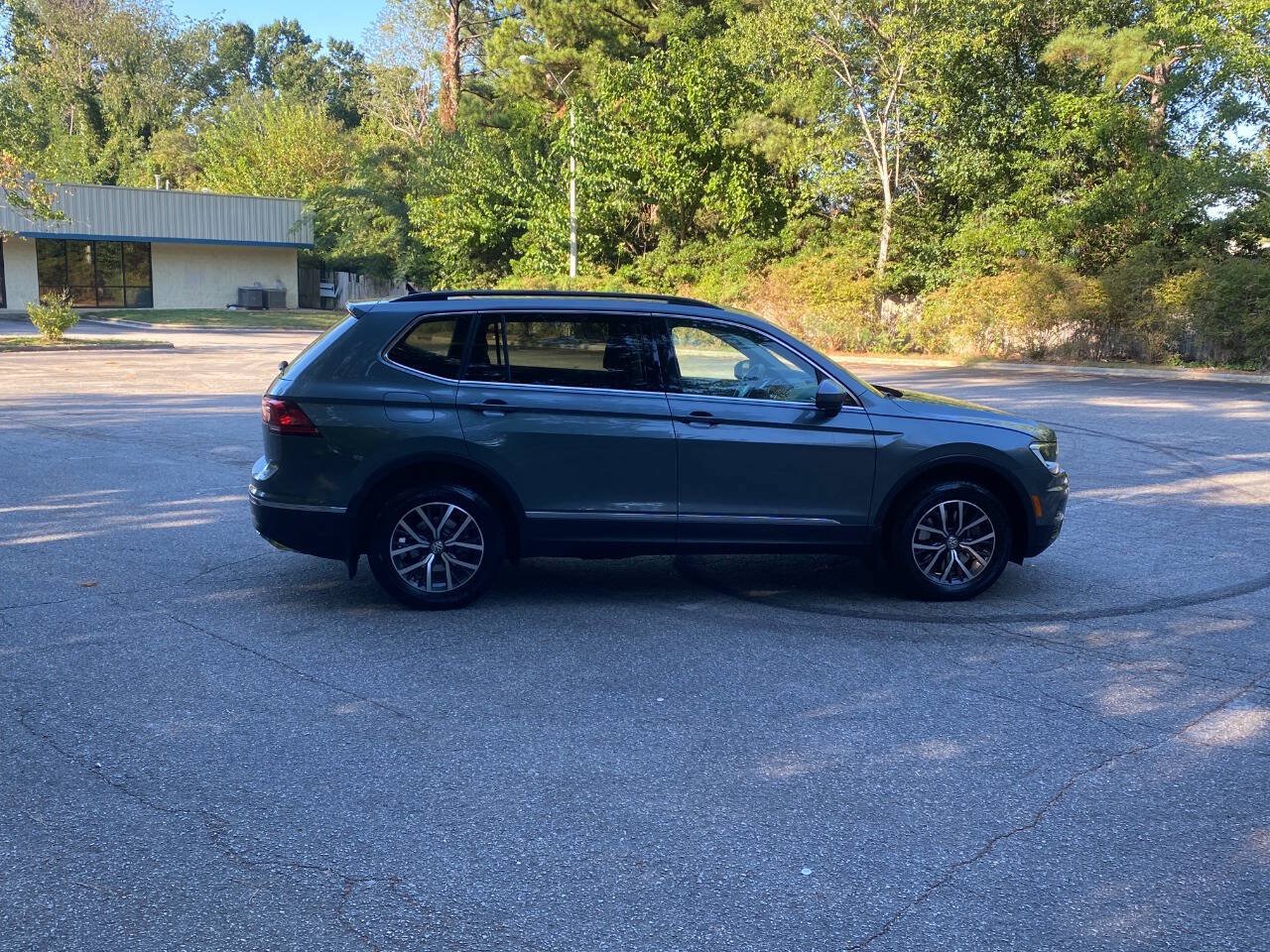 Used 2020 Volkswagen Tiguan SE FWD image 4