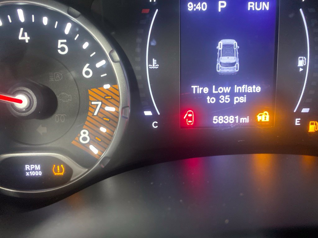 Used 2023 Jeep Renegade Latitude AWD/4WD image 2