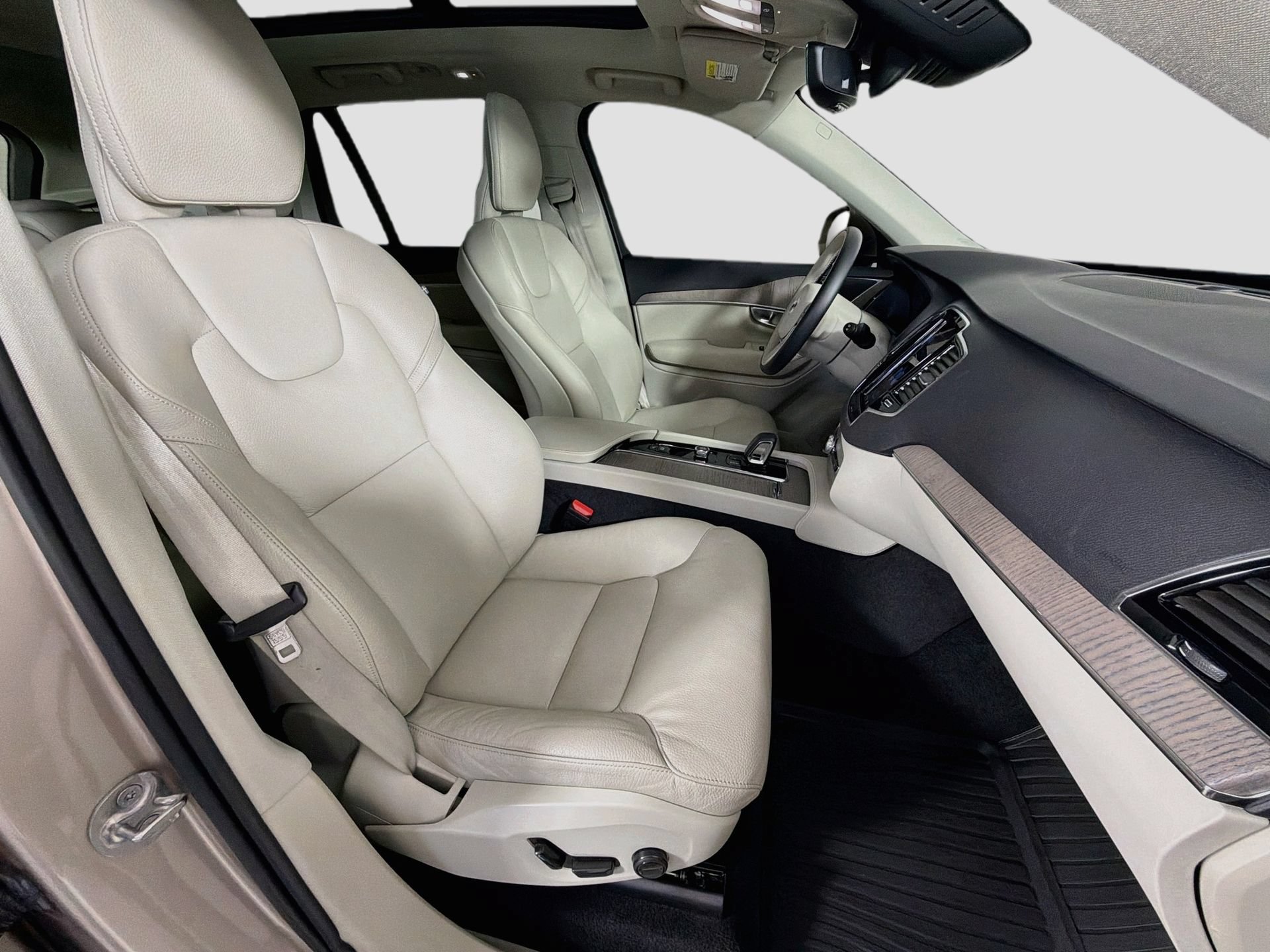 Certified 2024 Volvo XC90 B5 Plus AWD/4WD image 31