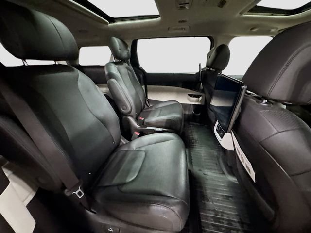 Used 2024 Kia Carnival SX Prestige image 33