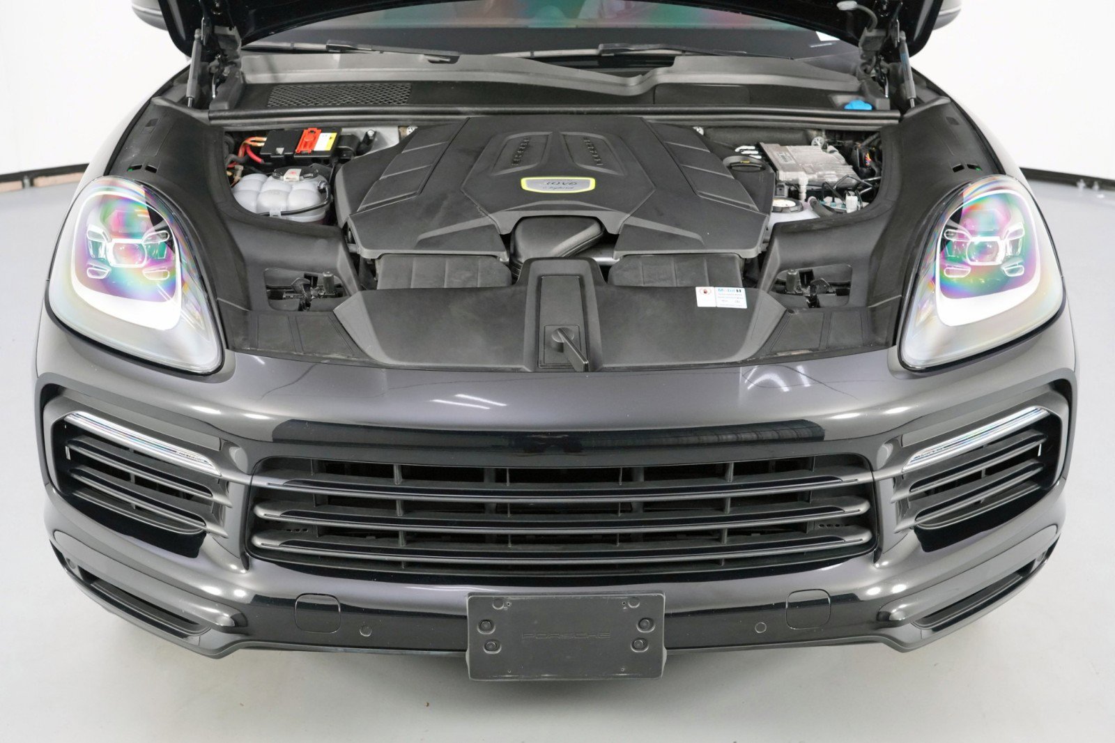 Used 2020 Porsche Cayenne E-Hybrid w/ Premium Package image 8