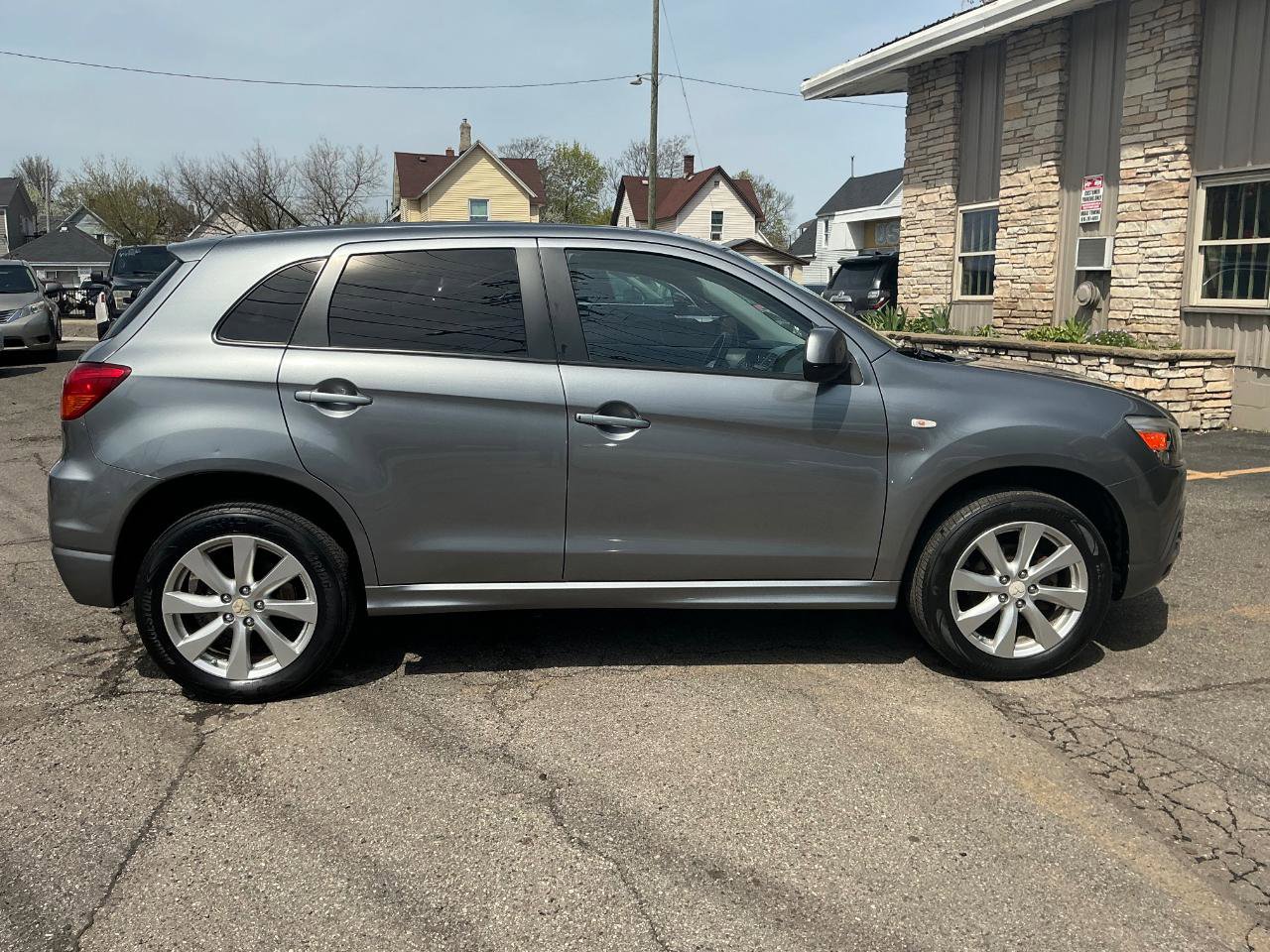 Used 2012 Mitsubishi Outlander Sport SE FWD image 2