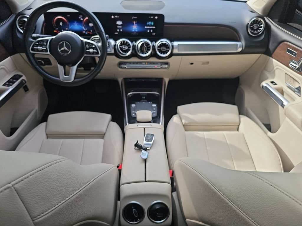 Used 2023 Mercedes-Benz GLB 250 4MATIC w/ Premium Package image 14