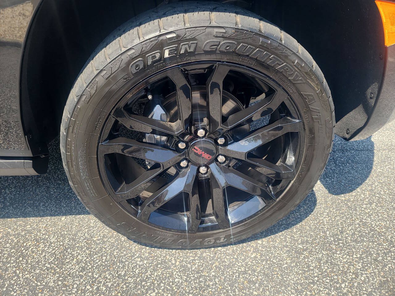 Used 2022 GMC Yukon XL AT4 AWD/4WD image 12