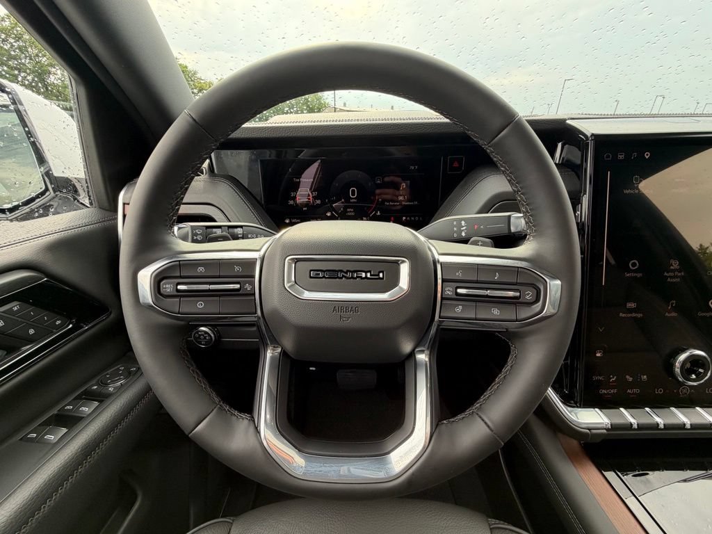 Used 2025 GMC Yukon XL Denali w/ Sun & Power Step Package AWD/4WD image 11
